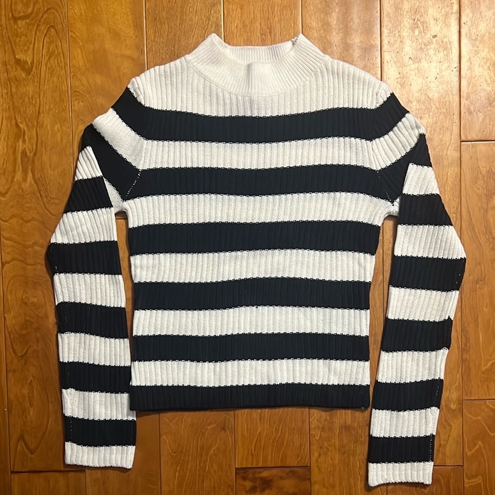 DIVIDED by H&M Striped Black and White Women's Sweater Size M Coastal Casual - Picture 3 of 6